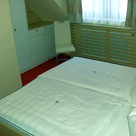 Bed & Breakfast Fruehstueckspension Leopold Janu