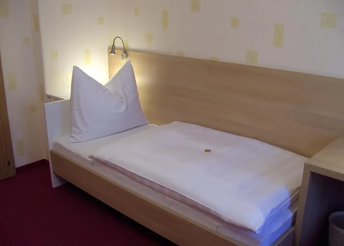 住宿加早餐酒店 Fruehstueckspension Leopold Janu 山夫顿堡