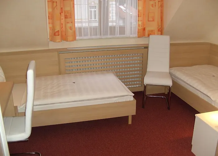 住宿加早餐酒店 Fruehstueckspension Leopold Janu 山夫顿堡