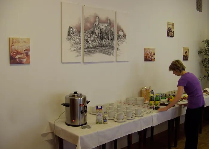 住宿加早餐酒店 Fruehstueckspension Leopold Janu 山夫顿堡