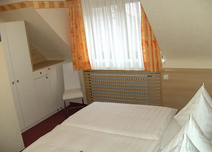 Fruehstueckspension Leopold Janu 住宿加早餐酒店 山夫顿堡