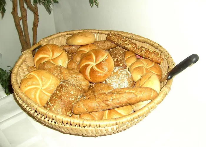 Fruehstueckspension Leopold Janu 住宿加早餐酒店