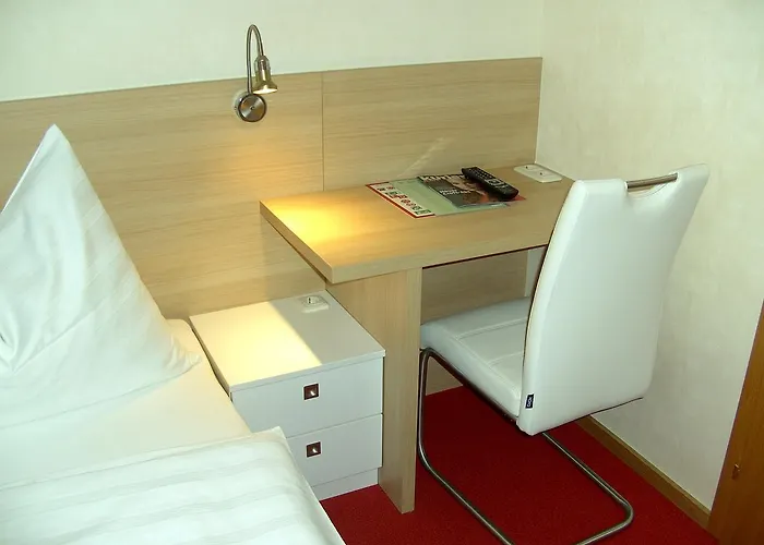 住宿加早餐酒店 Fruehstueckspension Leopold Janu 山夫顿堡