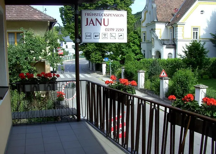 Fruehstueckspension Leopold Janu 住宿加早餐酒店